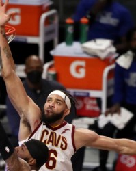  申京土耳其中锋灵活脚步戏耍鹈鹕内线率队取胜